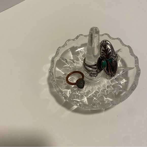 Vintage crystal scallop edge ring tray holder jewelry dish - Picture 3 of 7